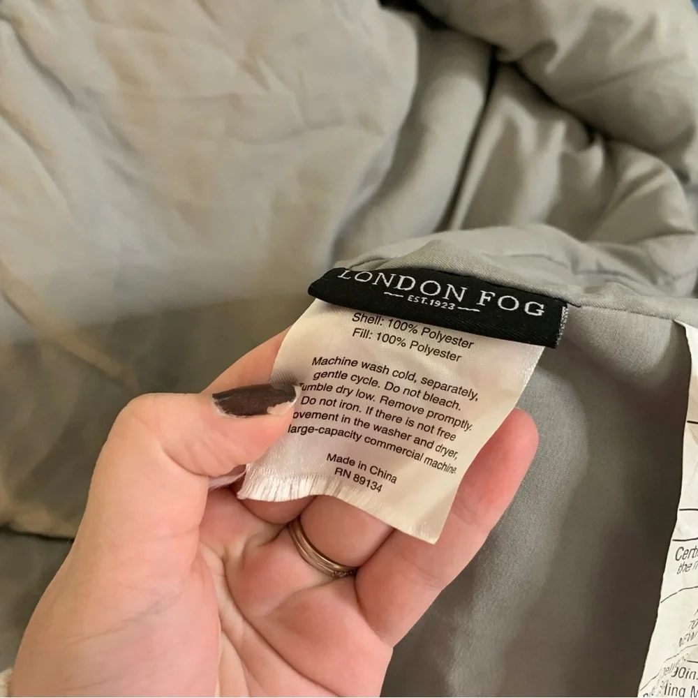 London Fog Supreme Down Alternative Queen Size Comforter Grey 94